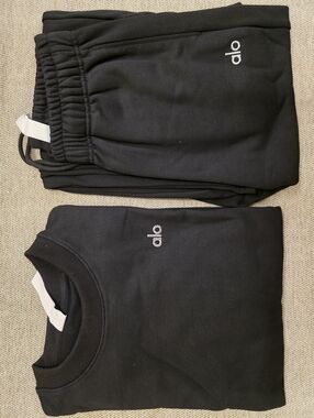 Alo Black Accolade Set Straight Leg